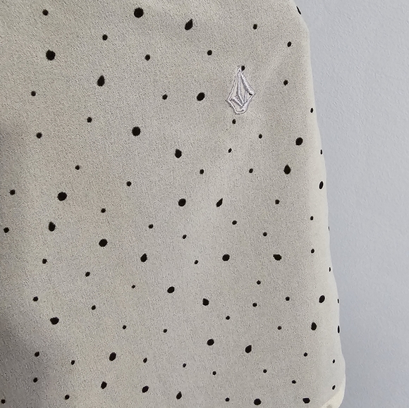 Volcom size M tank. - Picture 3 of 3